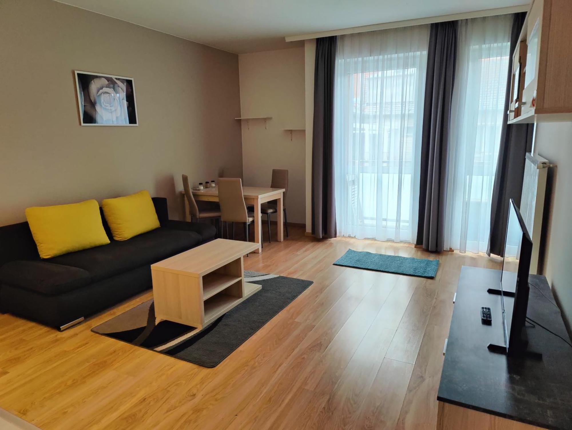 Corvin Plaza Apartments & Suites Budapest Ngoại thất bức ảnh